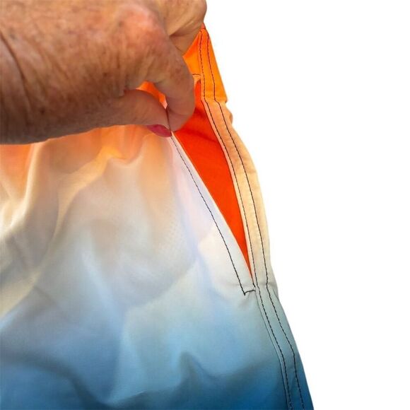 Boys Swim Trunks Size 6-7 Gradient Quick-Dry Swim Shorts - Picture 2 of 7